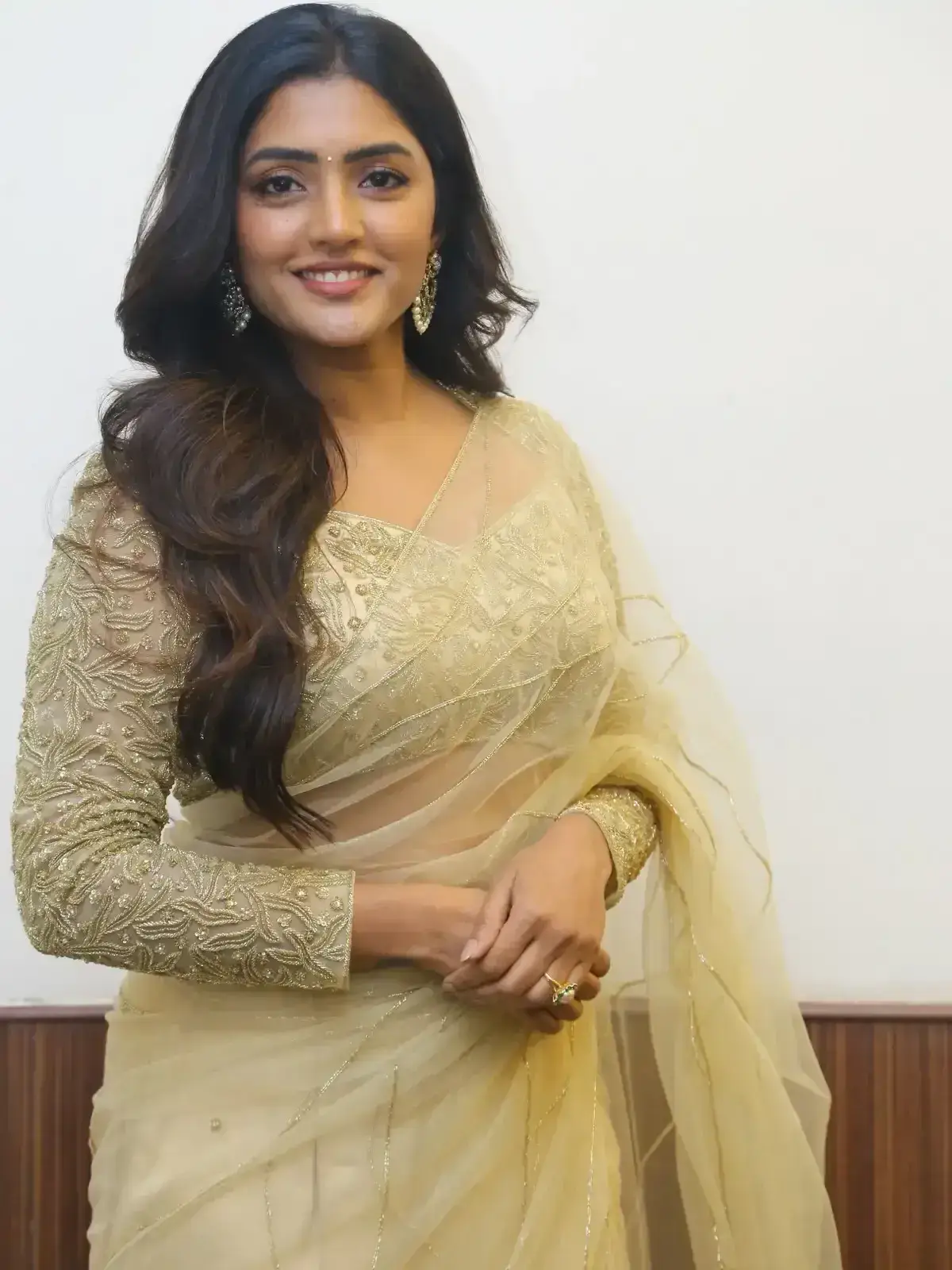 INDIAN ACTRESS EESHA REBBA IMAGES IN TRADITIONAL GREEN SAREE 10